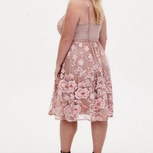 TORRID Taupe & Pink Embroidered Special Occasion Dress 👗 Size 20